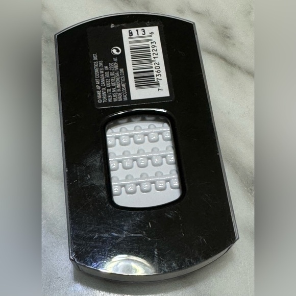 Mac “30 Artiste Lash,” Eyelash Extensions - Picture 2 of 3